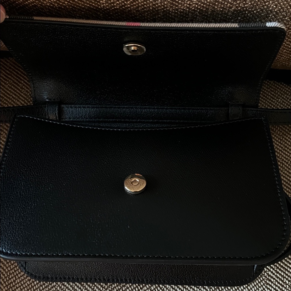 Burberry purse - Picture 16 of 16
